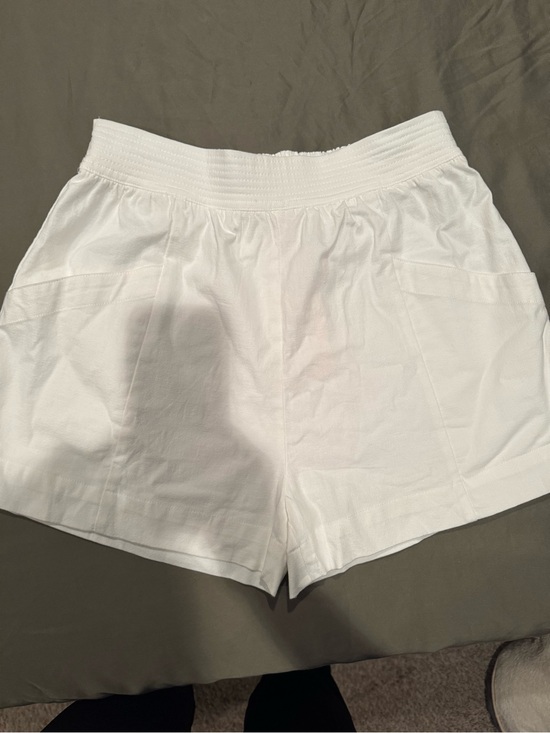 entro Pants - entro White High-Waist Elastic Waistband Shorts